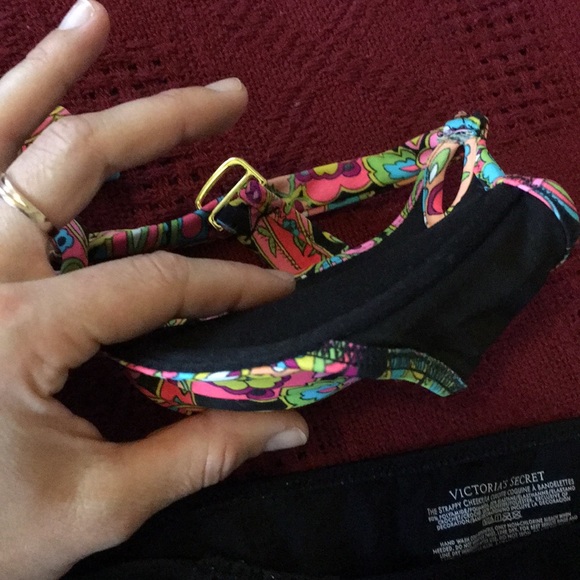 Victoria’s Secret bikini 32b + M - Picture 3 of 8